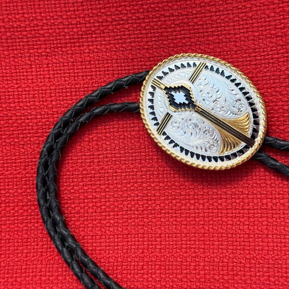 Antique Montana Silversmiths Engraved Oval Bolo Tie Perfect Condition - Picture 3 of 10